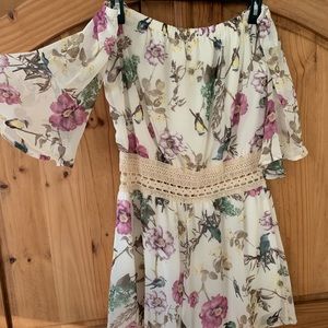 FLORAL ROMPER SIZE LARGE